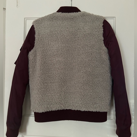 Levi’s Sherpa Quilted Bomber Jacket Maroon Women’s - Picture 8 of 11